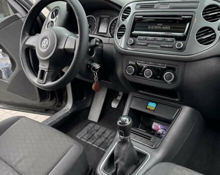 Черный Фольксваген Тигуан, объемом двигателя 1.98 л и пробегом 186 тыс. км за 11000 $, фото 27 на Automoto.ua