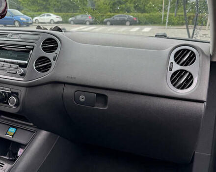 Черный Фольксваген Тигуан, объемом двигателя 1.98 л и пробегом 186 тыс. км за 11000 $, фото 28 на Automoto.ua