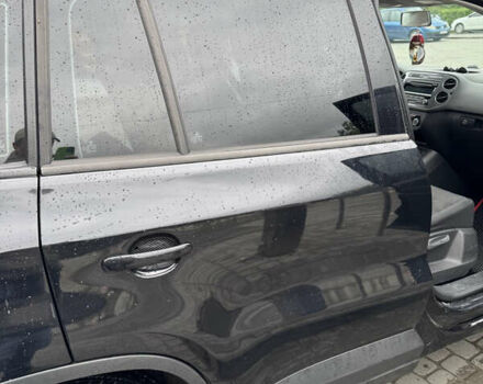 Черный Фольксваген Тигуан, объемом двигателя 1.98 л и пробегом 186 тыс. км за 11000 $, фото 6 на Automoto.ua