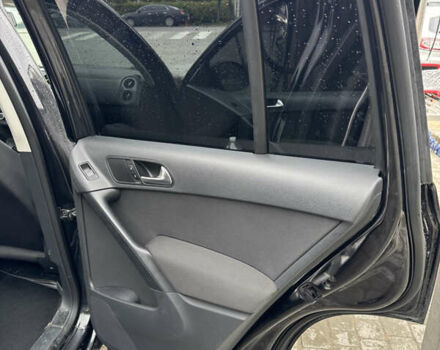 Черный Фольксваген Тигуан, объемом двигателя 1.98 л и пробегом 186 тыс. км за 11000 $, фото 26 на Automoto.ua