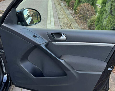 Черный Фольксваген Тигуан, объемом двигателя 1.97 л и пробегом 182 тыс. км за 14000 $, фото 6 на Automoto.ua