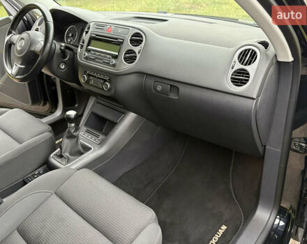 Черный Фольксваген Тигуан, объемом двигателя 1.39 л и пробегом 213 тыс. км за 9399 $, фото 31 на Automoto.ua