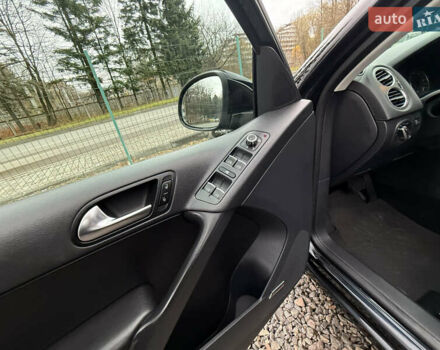 Чорний Фольксваген Тігуан, об'ємом двигуна 2 л та пробігом 238 тис. км за 10599 $, фото 43 на Automoto.ua