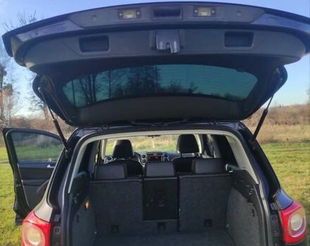 Чорний Фольксваген Тігуан, об'ємом двигуна 2 л та пробігом 285 тис. км за 9700 $, фото 14 на Automoto.ua