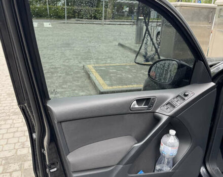 Черный Фольксваген Тигуан, объемом двигателя 1.98 л и пробегом 186 тыс. км за 11000 $, фото 18 на Automoto.ua