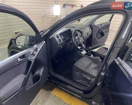 Черный Фольксваген Тигуан, объемом двигателя 1.97 л и пробегом 240 тыс. км за 12200 $, фото 2 на Automoto.ua