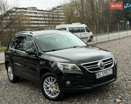 Чорний Фольксваген Тігуан, об'ємом двигуна 2 л та пробігом 238 тис. км за 10599 $, фото 3 на Automoto.ua