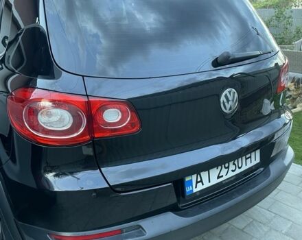 Чорний Фольксваген Тігуан, об'ємом двигуна 2 л та пробігом 230 тис. км за 13000 $, фото 4 на Automoto.ua