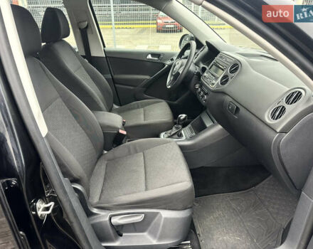 Чорний Фольксваген Тігуан, об'ємом двигуна 2 л та пробігом 165 тис. км за 9499 $, фото 17 на Automoto.ua