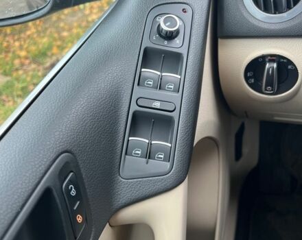 Чорний Фольксваген Тігуан, об'ємом двигуна 2 л та пробігом 160 тис. км за 7800 $, фото 10 на Automoto.ua