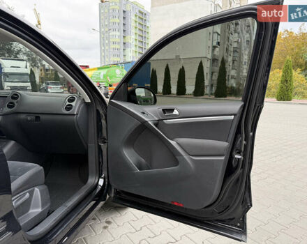 Чорний Фольксваген Тігуан, об'ємом двигуна 1.97 л та пробігом 227 тис. км за 14700 $, фото 17 на Automoto.ua