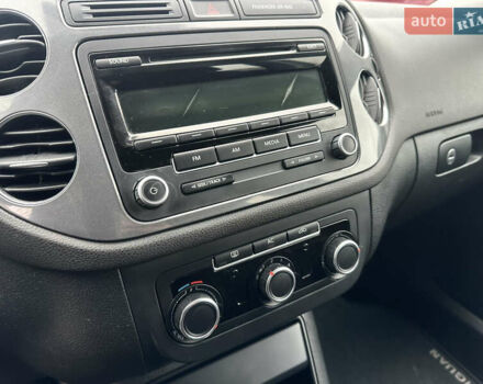 Чорний Фольксваген Тігуан, об'ємом двигуна 2 л та пробігом 165 тис. км за 9499 $, фото 9 на Automoto.ua