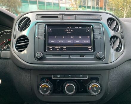 Черный Фольксваген Тигуан, объемом двигателя 2 л и пробегом 130 тыс. км за 10200 $, фото 8 на Automoto.ua