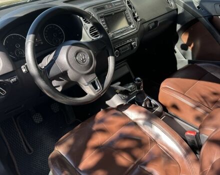 Черный Фольксваген Тигуан, объемом двигателя 2 л и пробегом 230 тыс. км за 15000 $, фото 1 на Automoto.ua