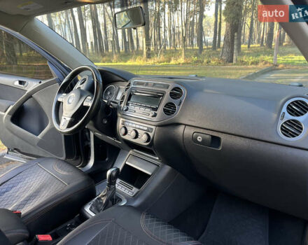 Черный Фольксваген Тигуан, объемом двигателя 2 л и пробегом 185 тыс. км за 11500 $, фото 27 на Automoto.ua