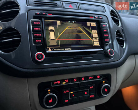 Чорний Фольксваген Тігуан, об'ємом двигуна 2 л та пробігом 234 тис. км за 15500 $, фото 13 на Automoto.ua