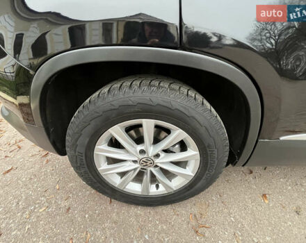 Черный Фольксваген Тигуан, объемом двигателя 1.99 л и пробегом 320 тыс. км за 14499 $, фото 75 на Automoto.ua