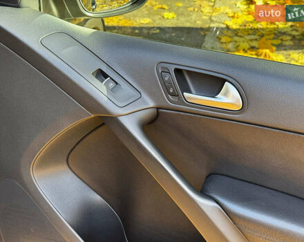 Черный Фольксваген Тигуан, объемом двигателя 2 л и пробегом 166 тыс. км за 12290 $, фото 30 на Automoto.ua