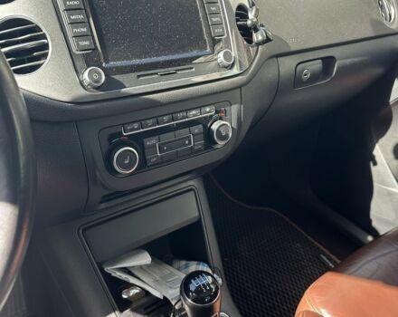 Черный Фольксваген Тигуан, объемом двигателя 2 л и пробегом 230 тыс. км за 15000 $, фото 3 на Automoto.ua