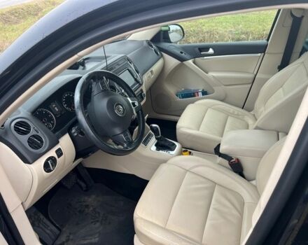 Чорний Фольксваген Тігуан, об'ємом двигуна 2 л та пробігом 160 тис. км за 7800 $, фото 6 на Automoto.ua