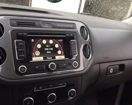 Черный Фольксваген Тигуан, объемом двигателя 2 л и пробегом 130 тыс. км за 13300 $, фото 10 на Automoto.ua