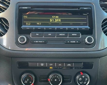 Чорний Фольксваген Тігуан, об'ємом двигуна 2 л та пробігом 200 тис. км за 10999 $, фото 13 на Automoto.ua