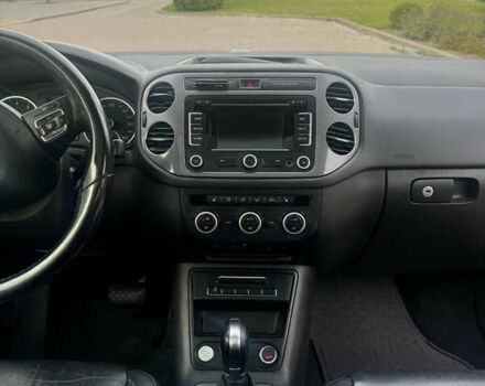 Чорний Фольксваген Тігуан, об'ємом двигуна 2 л та пробігом 260 тис. км за 13000 $, фото 5 на Automoto.ua