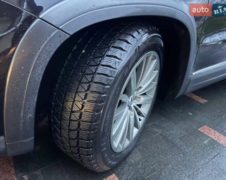 Черный Фольксваген Тигуан, объемом двигателя 2 л и пробегом 201 тыс. км за 15550 $, фото 26 на Automoto.ua