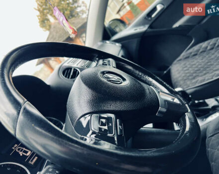 Чорний Фольксваген Тігуан, об'ємом двигуна 0 л та пробігом 240 тис. км за 11500 $, фото 21 на Automoto.ua
