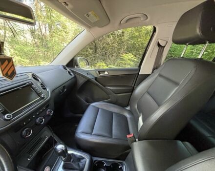 Черный Фольксваген Тигуан, объемом двигателя 2 л и пробегом 230 тыс. км за 13500 $, фото 5 на Automoto.ua