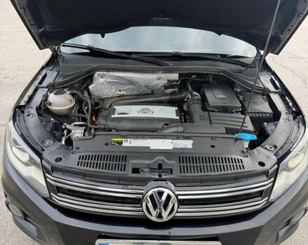 Чорний Фольксваген Тігуан, об'ємом двигуна 2 л та пробігом 200 тис. км за 12900 $, фото 10 на Automoto.ua