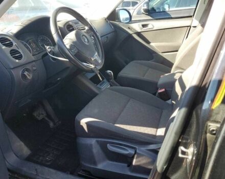 Черный Фольксваген Тигуан, объемом двигателя 2 л и пробегом 118 тыс. км за 1200 $, фото 6 на Automoto.ua