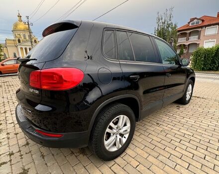 Чорний Фольксваген Тігуан, об'ємом двигуна 2 л та пробігом 229 тис. км за 10500 $, фото 5 на Automoto.ua