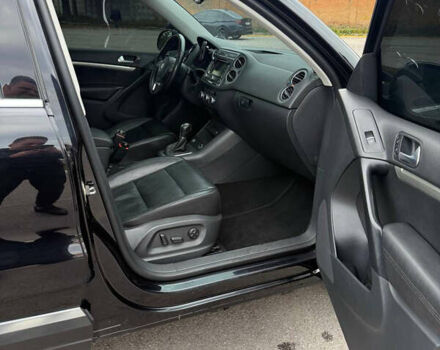 Чорний Фольксваген Тігуан, об'ємом двигуна 2 л та пробігом 200 тис. км за 12900 $, фото 5 на Automoto.ua