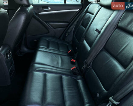 Чорний Фольксваген Тігуан, об'ємом двигуна 2 л та пробігом 159 тис. км за 14950 $, фото 27 на Automoto.ua