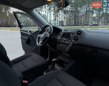 Чорний Фольксваген Тігуан, об'ємом двигуна 1.97 л та пробігом 266 тис. км за 15000 $, фото 13 на Automoto.ua