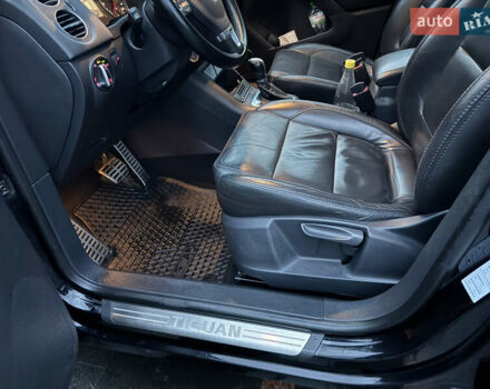 Черный Фольксваген Тигуан, объемом двигателя 2 л и пробегом 201 тыс. км за 15550 $, фото 12 на Automoto.ua