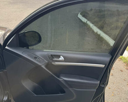 Черный Фольксваген Тигуан, объемом двигателя 2 л и пробегом 206 тыс. км за 12100 $, фото 9 на Automoto.ua