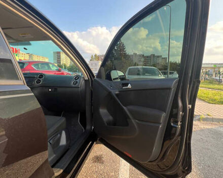 Черный Фольксваген Тигуан, объемом двигателя 1.98 л и пробегом 250 тыс. км за 10000 $, фото 2 на Automoto.ua