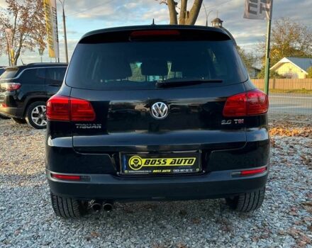 Чорний Фольксваген Тігуан, об'ємом двигуна 2 л та пробігом 200 тис. км за 10999 $, фото 6 на Automoto.ua