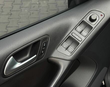 Чорний Фольксваген Тігуан, об'ємом двигуна 2 л та пробігом 145 тис. км за 12650 $, фото 19 на Automoto.ua