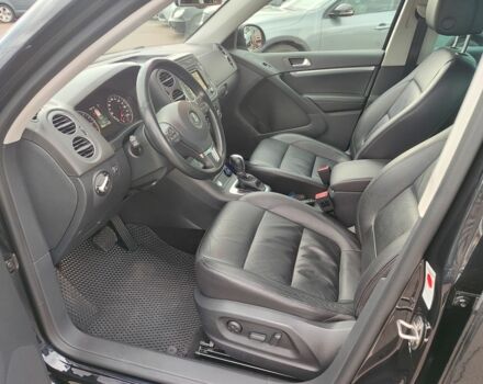 Чорний Фольксваген Тігуан, об'ємом двигуна 2 л та пробігом 150 тис. км за 18799 $, фото 1 на Automoto.ua