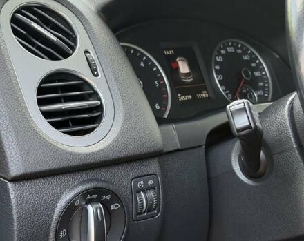 Черный Фольксваген Тигуан, объемом двигателя 2 л и пробегом 245 тыс. км за 17500 $, фото 18 на Automoto.ua