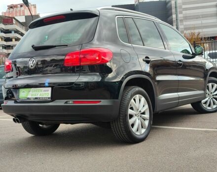 Чорний Фольксваген Тігуан, об'ємом двигуна 2 л та пробігом 150 тис. км за 18799 $, фото 5 на Automoto.ua