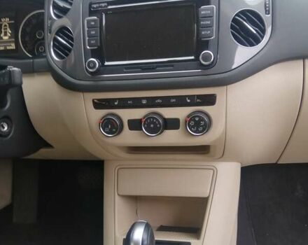 Чорний Фольксваген Тігуан, об'ємом двигуна 2 л та пробігом 99 тис. км за 15000 $, фото 12 на Automoto.ua