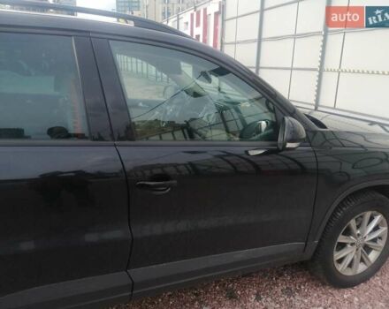 Чорний Фольксваген Тігуан, об'ємом двигуна 2 л та пробігом 99 тис. км за 15000 $, фото 4 на Automoto.ua