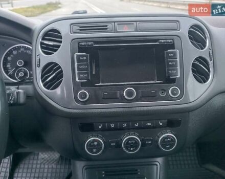 Черный Фольксваген Тигуан, объемом двигателя 2 л и пробегом 172 тыс. км за 12000 $, фото 22 на Automoto.ua