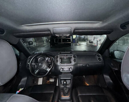 Чорний Фольксваген Тігуан, об'ємом двигуна 2 л та пробігом 291 тис. км за 17000 $, фото 4 на Automoto.ua