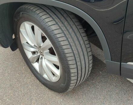 Чорний Фольксваген Тігуан, об'ємом двигуна 2 л та пробігом 150 тис. км за 18799 $, фото 7 на Automoto.ua