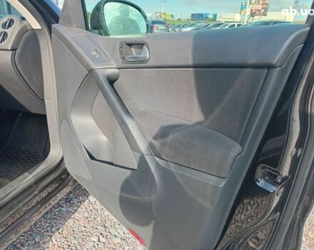 Чорний Фольксваген Тігуан, об'ємом двигуна 2 л та пробігом 255 тис. км за 13440 $, фото 5 на Automoto.ua